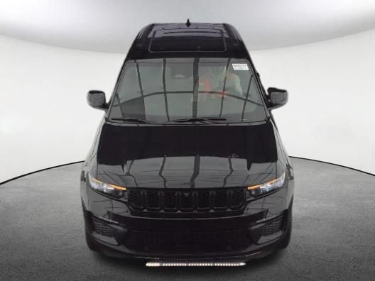 Used 2024 Jeep Grand Cherokee Limited w/ Luxury Tech Group II AWD/4WD image 2