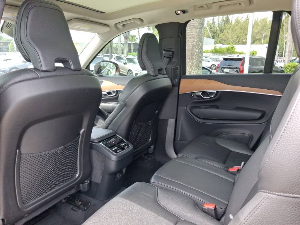 Used 2022 Volvo XC90 T6 Momentum w/ Advanced Package AWD/4WD image 5