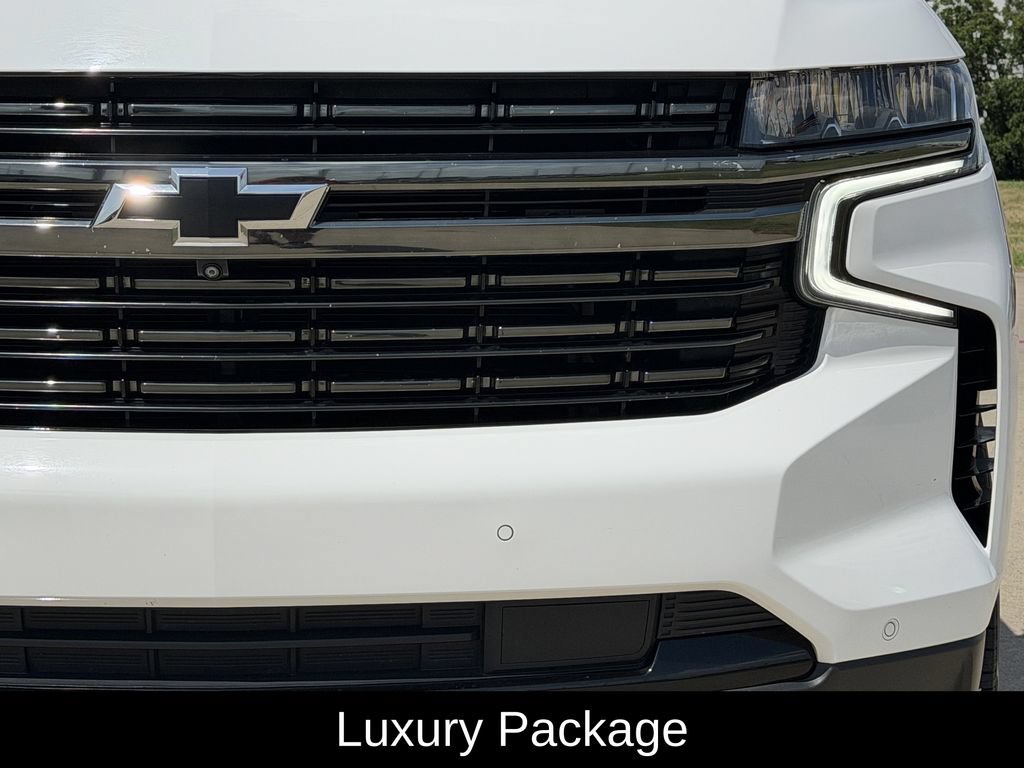 Used 2022 Chevrolet Suburban RST w/ Luxury Package RWD image 4