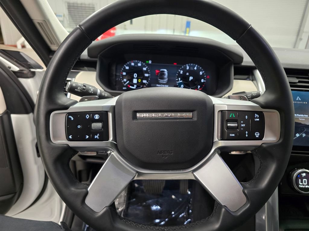 Used 2025 Land Rover Discovery S AWD/4WD image 18