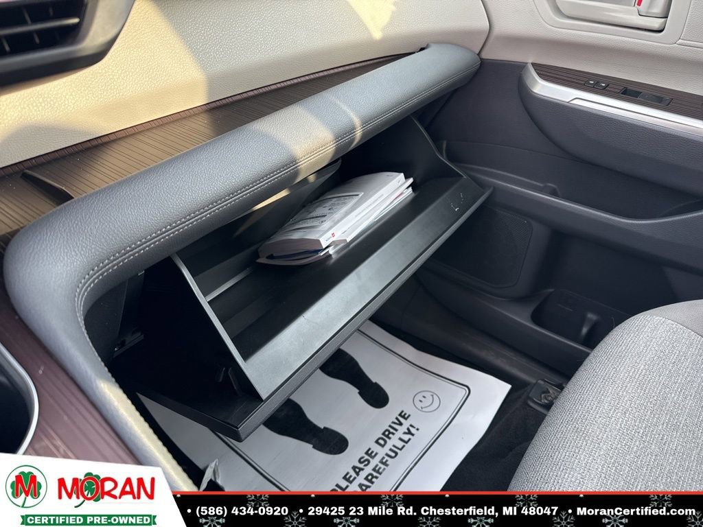 Used 2024 Toyota Sienna LE image 19