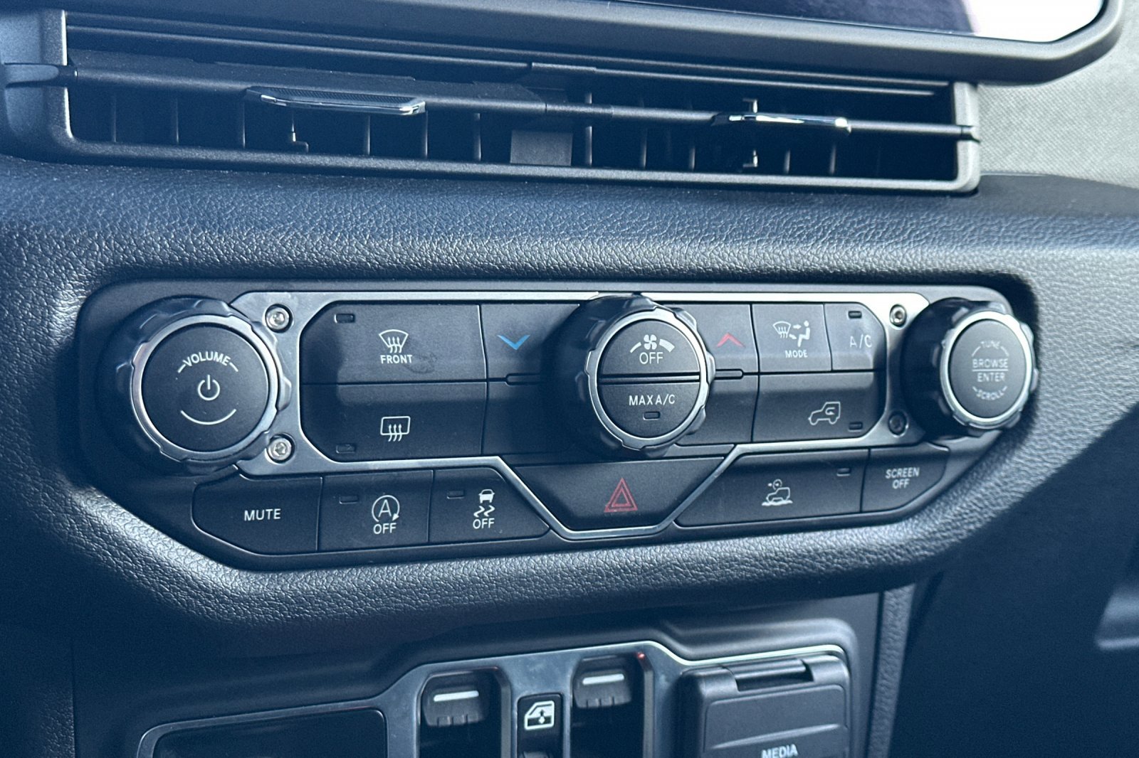 Used 2024 Jeep Gladiator Sport image 17