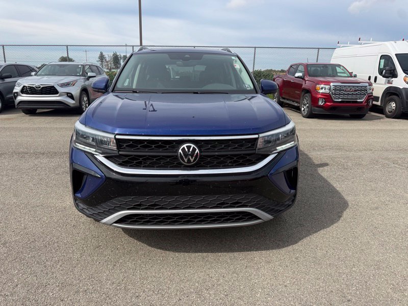 Used 2024 Volkswagen Taos SE w/ Panoramic Sunroof Package AWD/4WD image 10