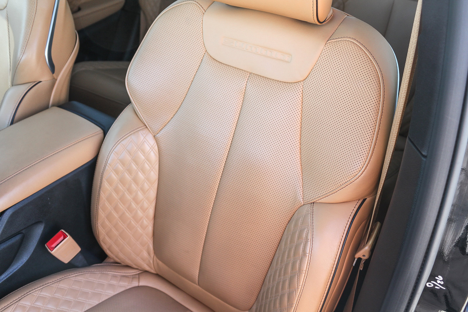 Used 2023 Jeep Grand Cherokee Summit w/ Luxury Tech Group V image 26