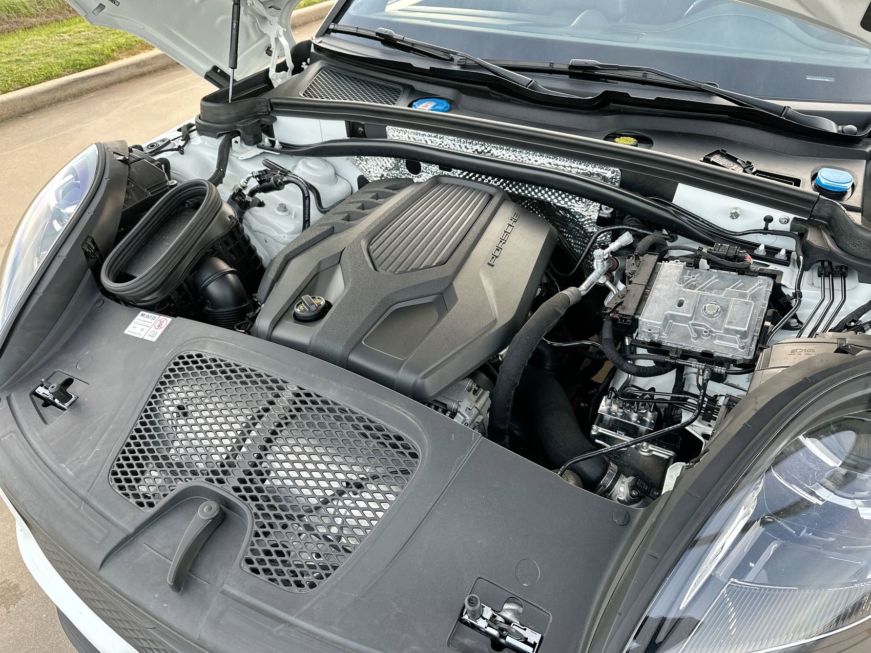 Used 2024 Porsche Macan image 24