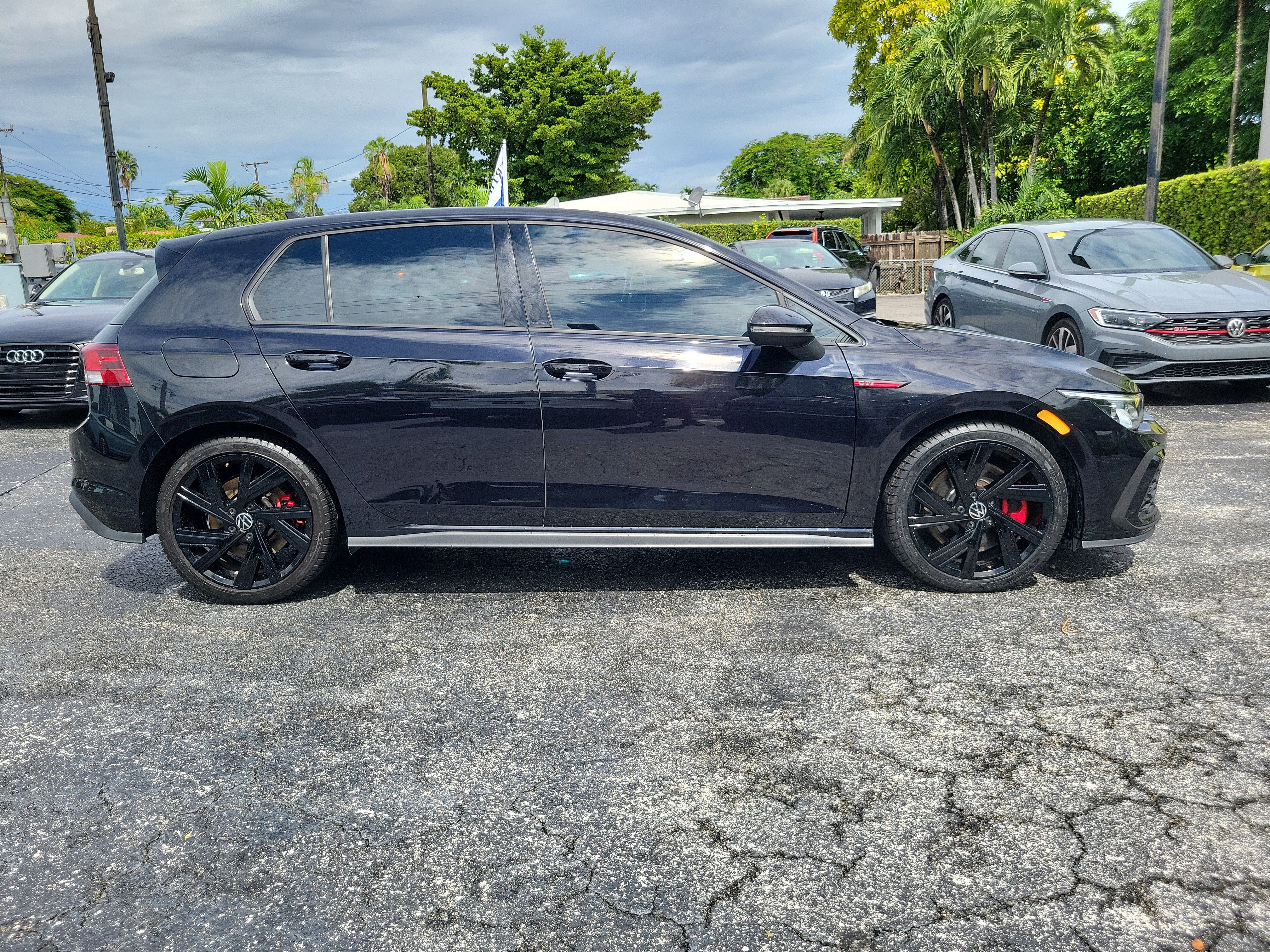Certified 2023 Volkswagen GTI SE w/ Black Wheel Package FWD image 7