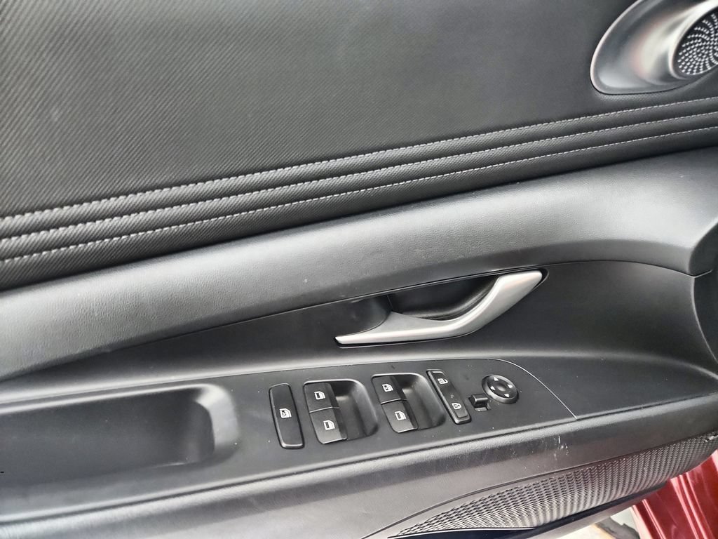 Used 2023 Hyundai Elantra Limited FWD image 23