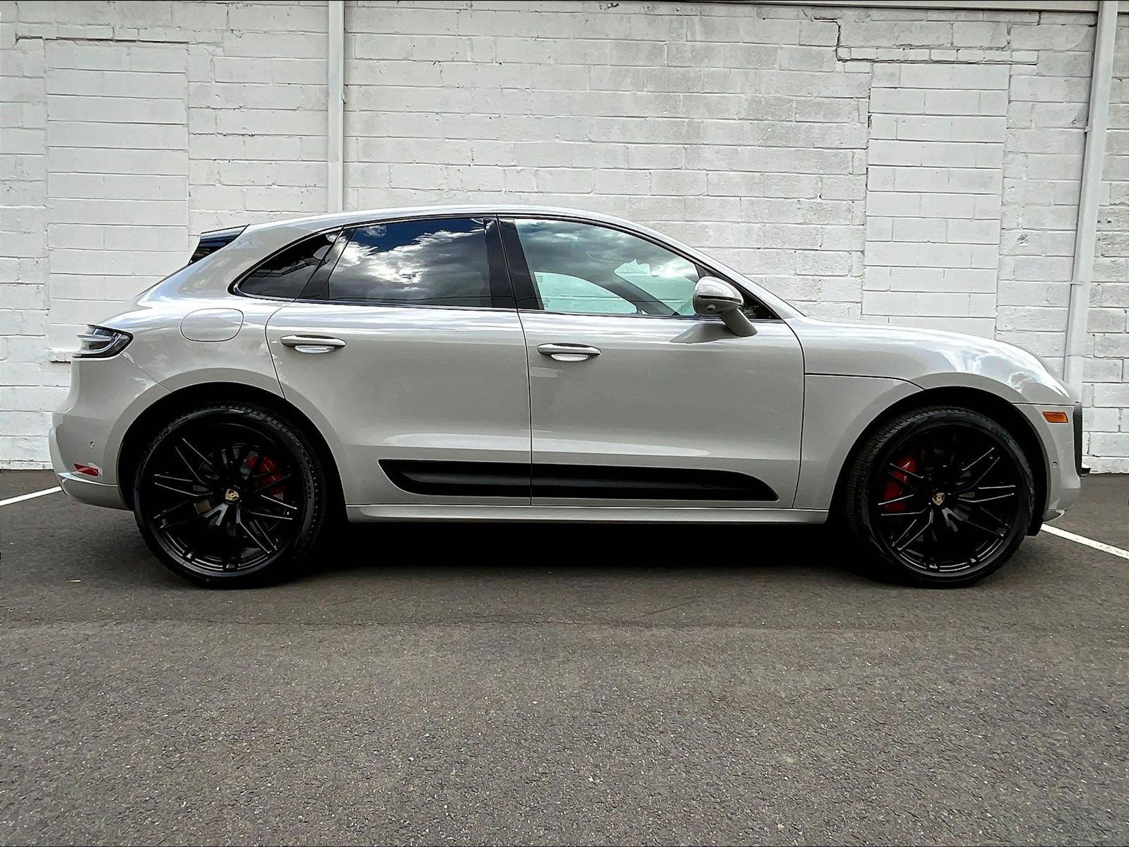 New 2026 Porsche Macan GTS AWD/4WD image 6