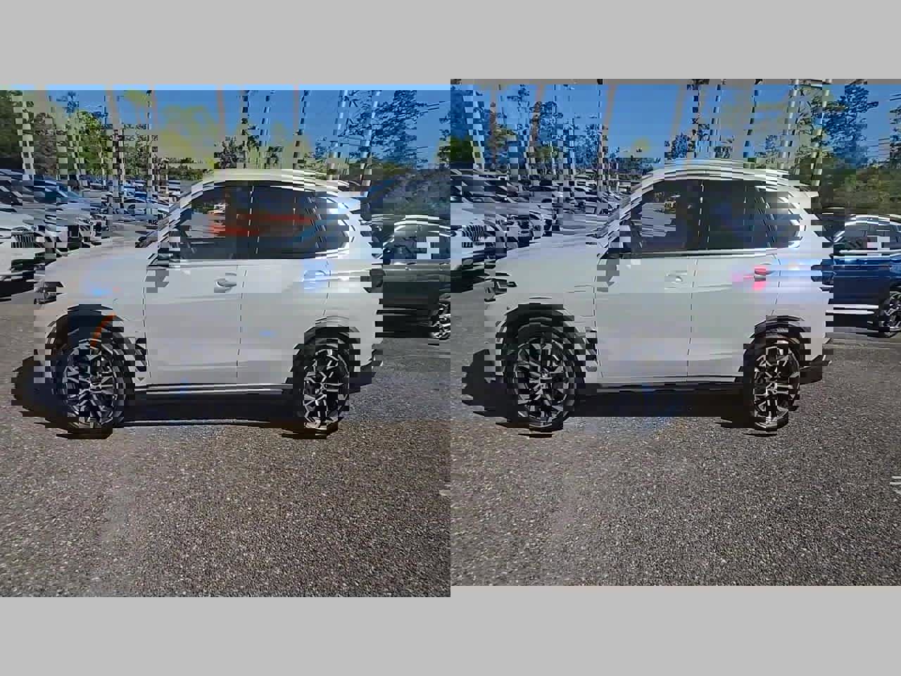 Certified 2025 BMW X5 xDrive50e w/ Premium Package image 22