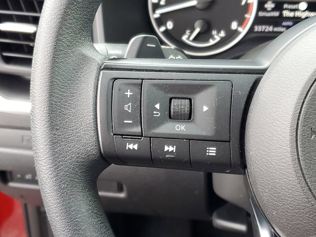 Used 2023 Nissan Rogue S AWD/4WD image 15