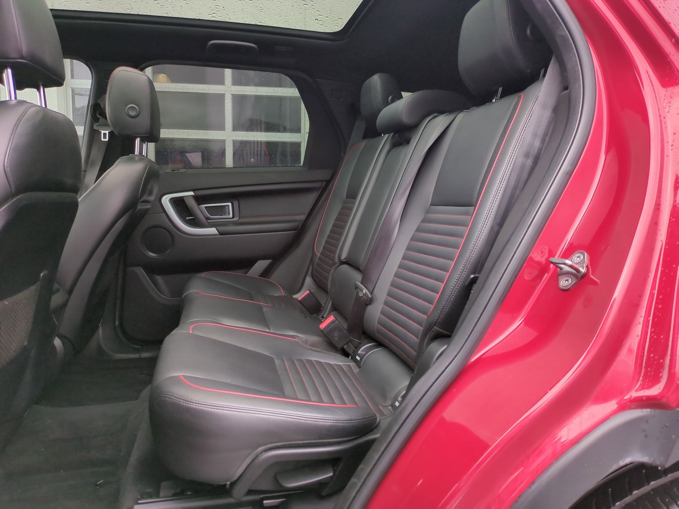 Used 2017 Land Rover Discovery Sport HSE Luxury image 30