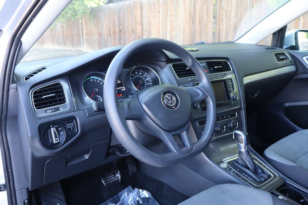 Used 2015 Volkswagen e-Golf Limited Edition FWD image 15