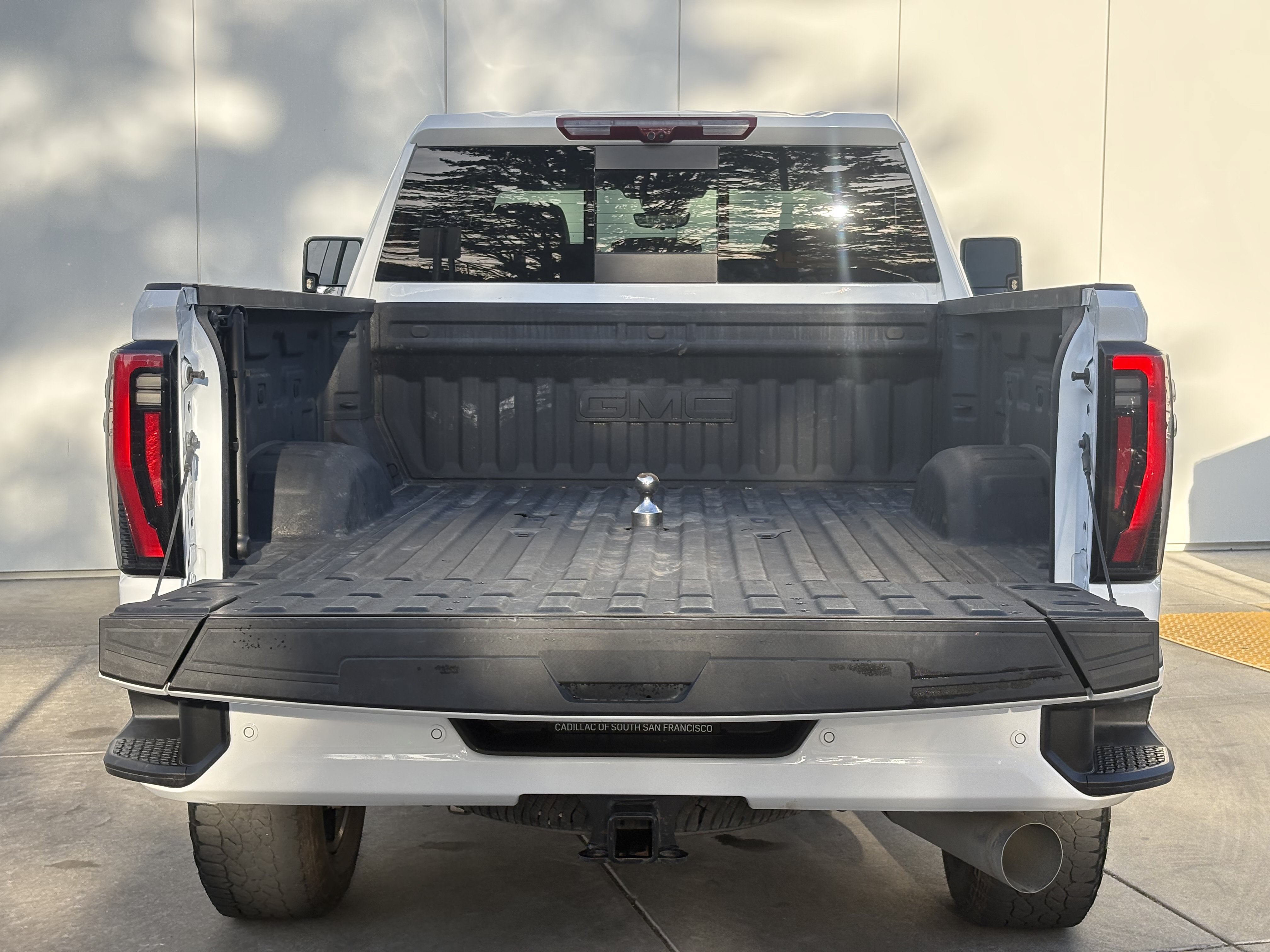 Used 2025 GMC Sierra 2500 AT4 w/ AT4 Premium Plus Package AWD/4WD image 9