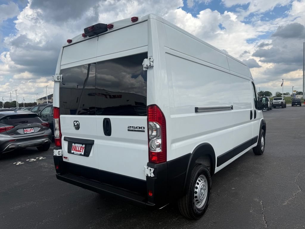 Used 2024 RAM ProMaster 2500 FWD image 3