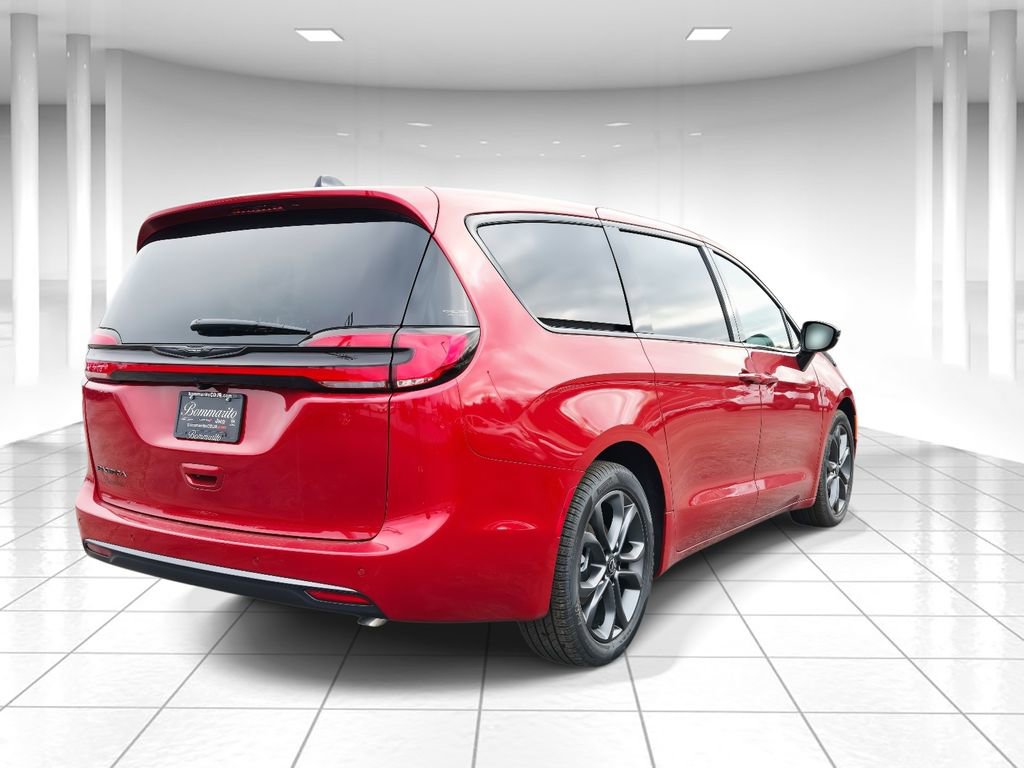 New 2026 Chrysler Pacifica Select image 3