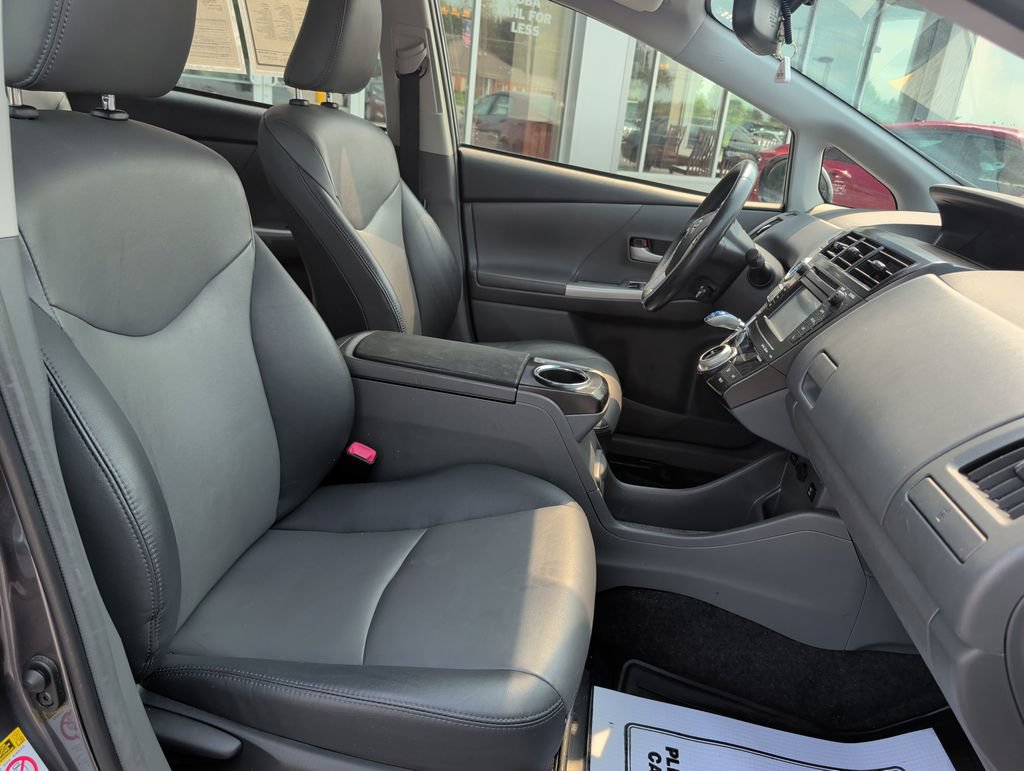 Used 2014 Toyota Prius V Five FWD image 19