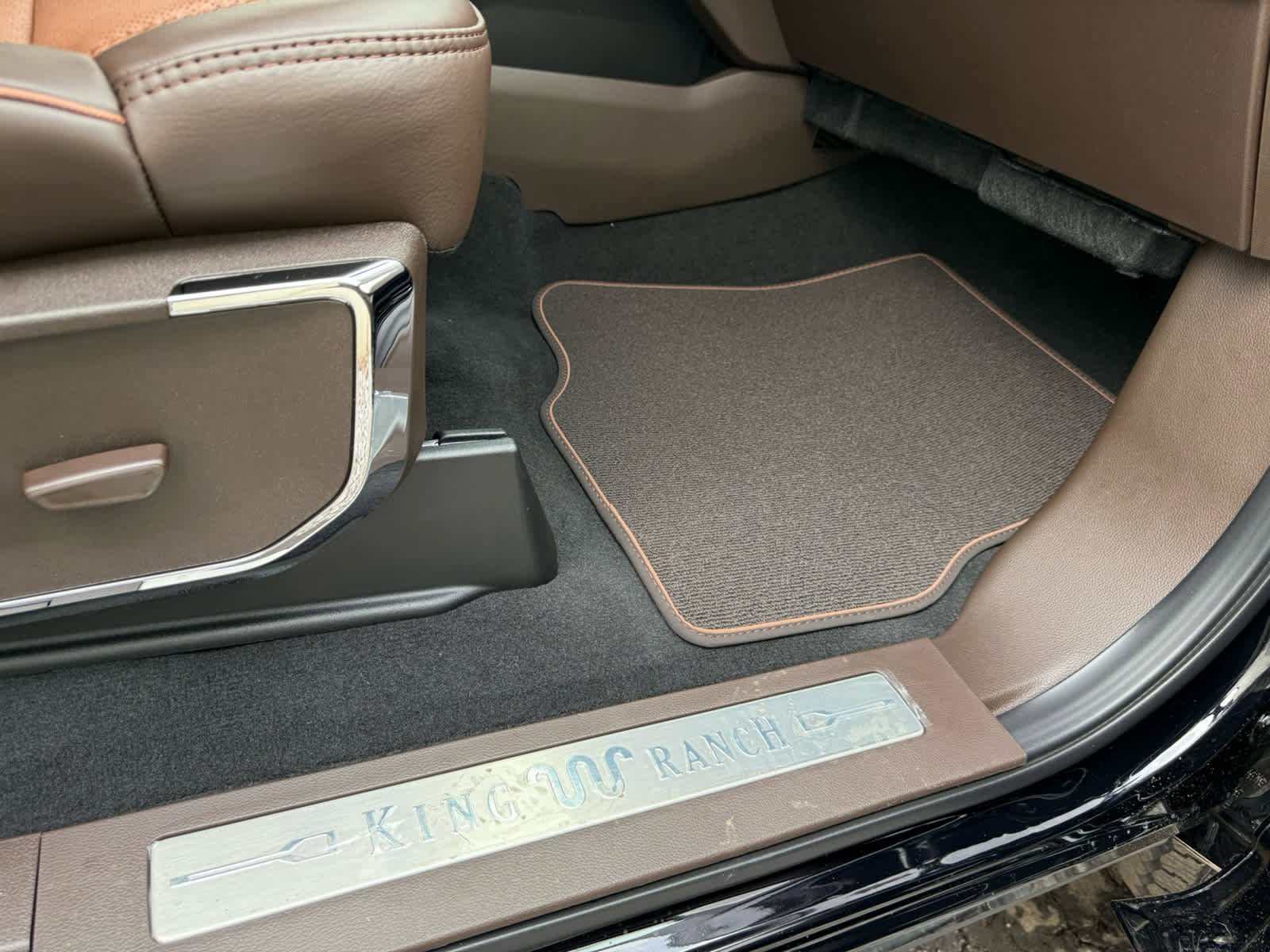 New 2026 Ford F350 King Ranch w/ FX4 Off-Road Package image 8
