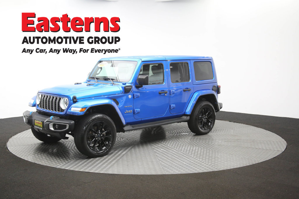 Used 2024 Jeep Wrangler Unlimited Sahara w/ Technology Group AWD/4WD image 58