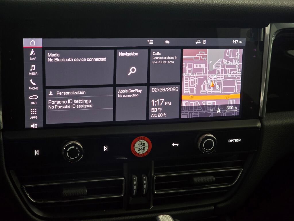 Certified 2025 Porsche Macan image 17