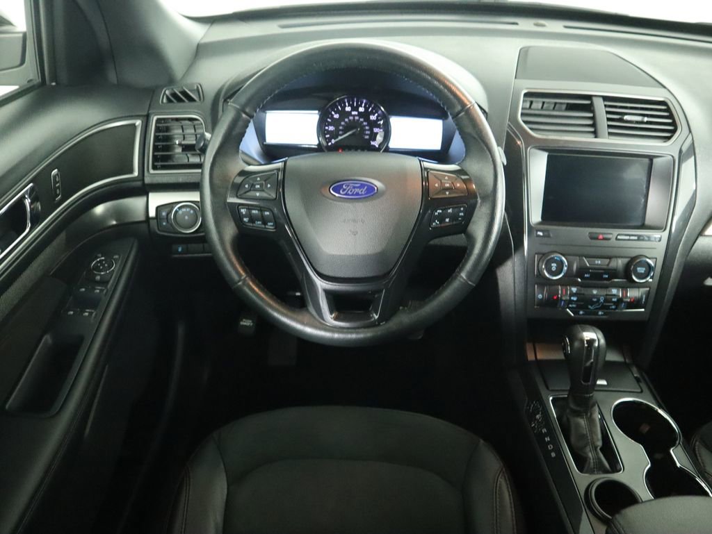 Used 2019 Ford Explorer XLT w/ Equipment Group 202A image 10