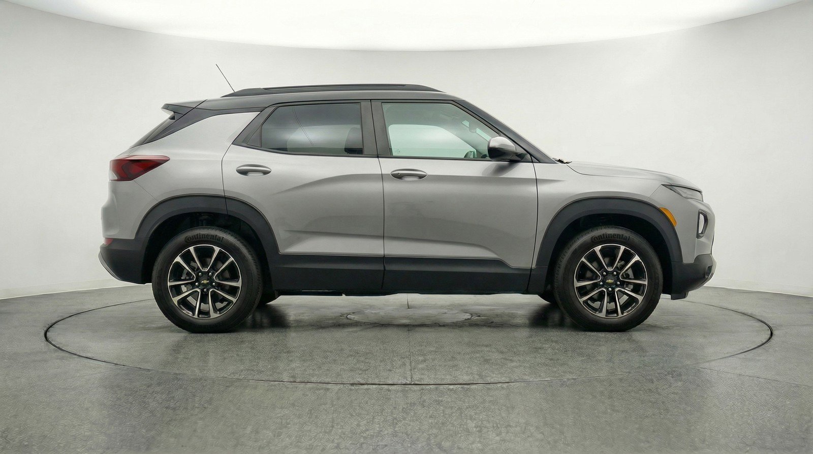 Used 2025 Chevrolet TrailBlazer LT w/ Driver Confidence Package image 11