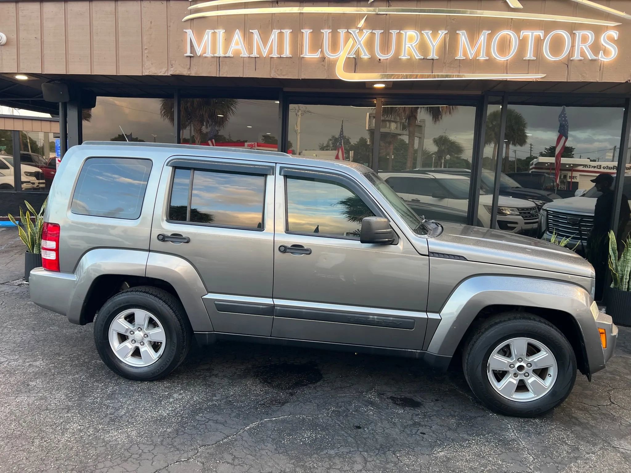 Used 2012 Jeep Liberty Sport image 2
