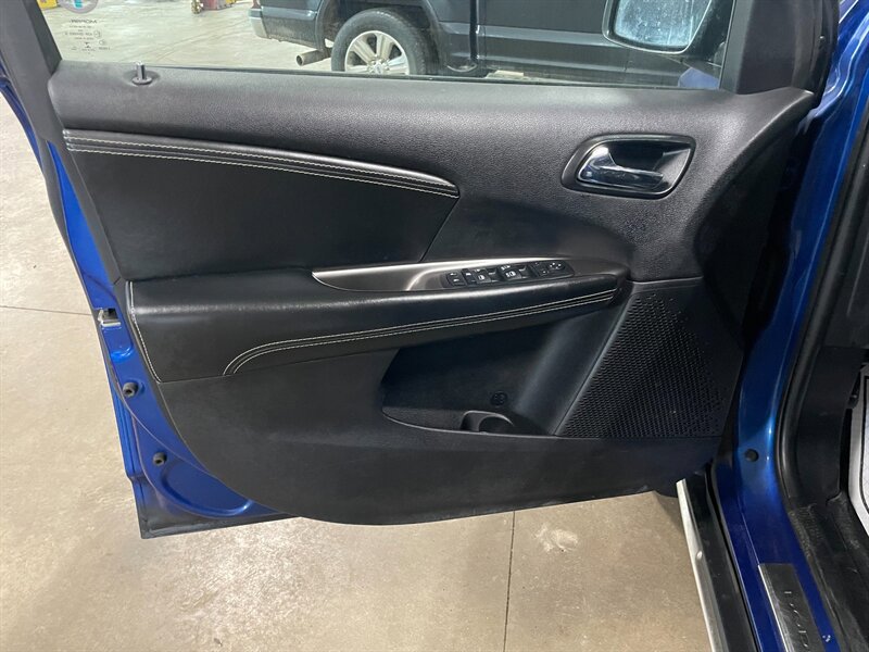 Used 2015 Dodge Journey Crossroad w/ Driver Convenience Group image 23