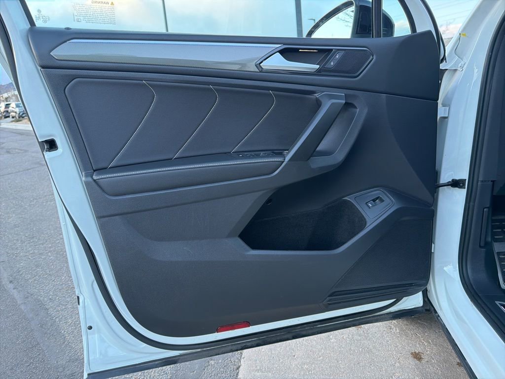 Certified 2022 Volkswagen Tiguan SE R-Line image 11