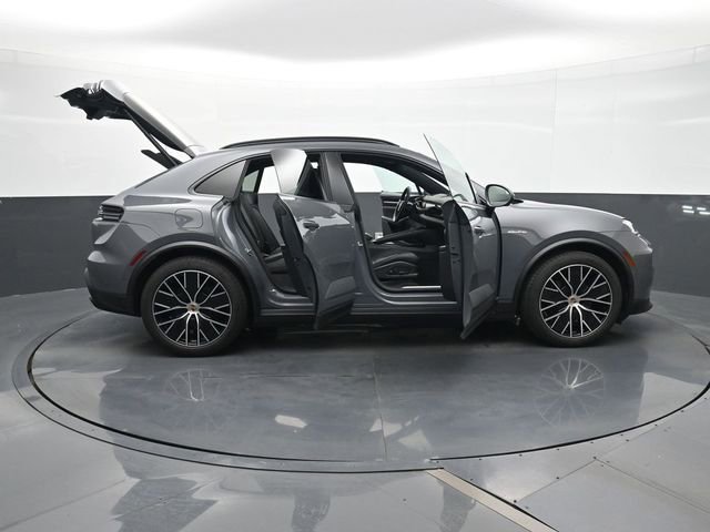 Used 2025 Porsche Macan Electric RWD image 34