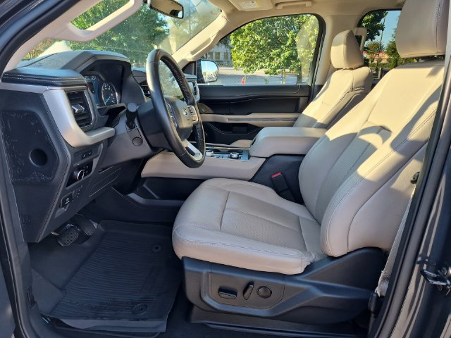 Used 2024 Ford Expedition XLT AWD/4WD image 16