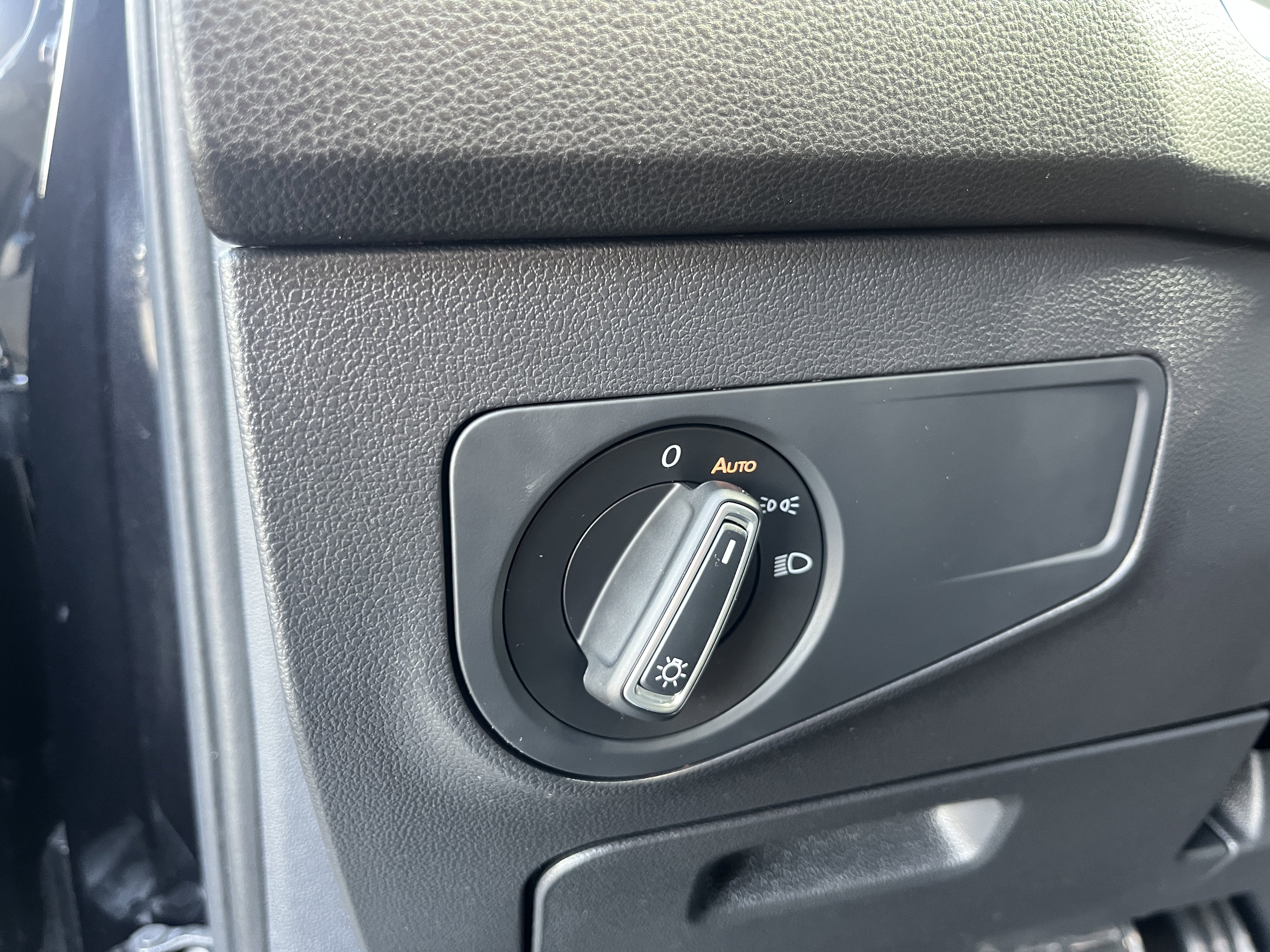 Used 2024 Volkswagen Tiguan SE R-Line image 17