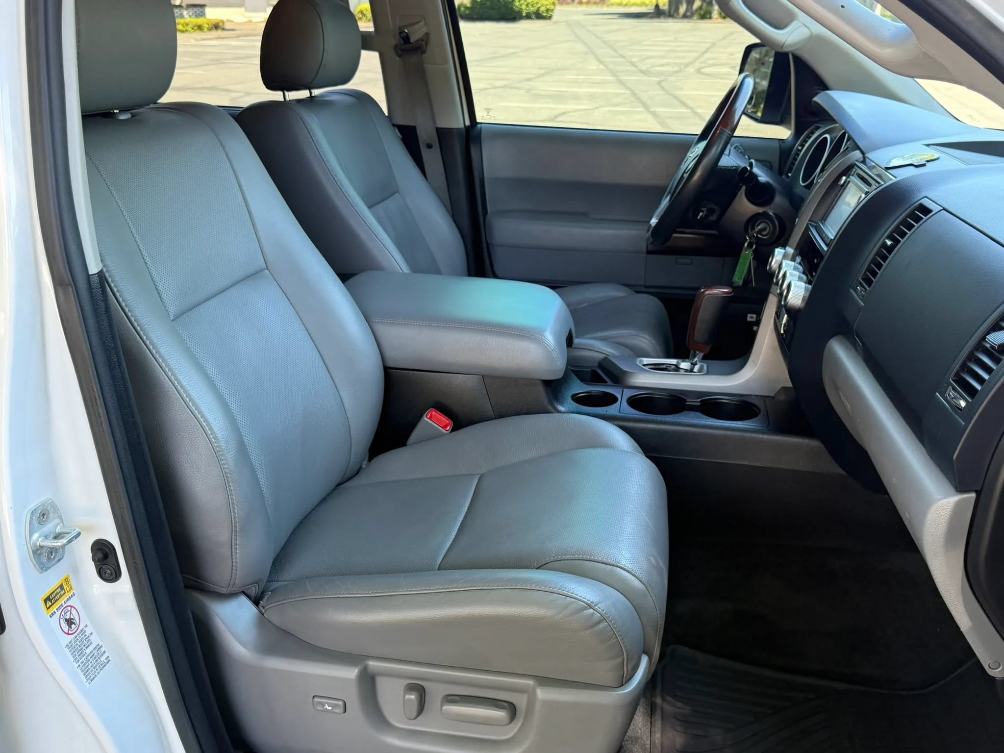 Used 2017 Toyota Sequoia Platinum AWD/4WD image 15