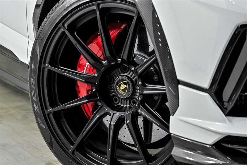 Used 2024 Lamborghini Urus Performante AWD/4WD image 4
