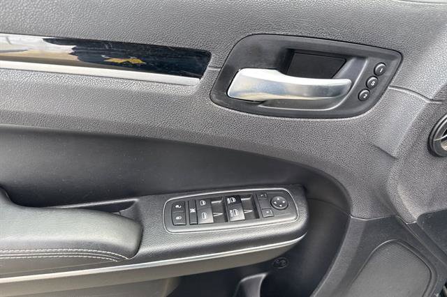 Used 2018 Chrysler 300 S w/ 300S Premium Group 2 image 13