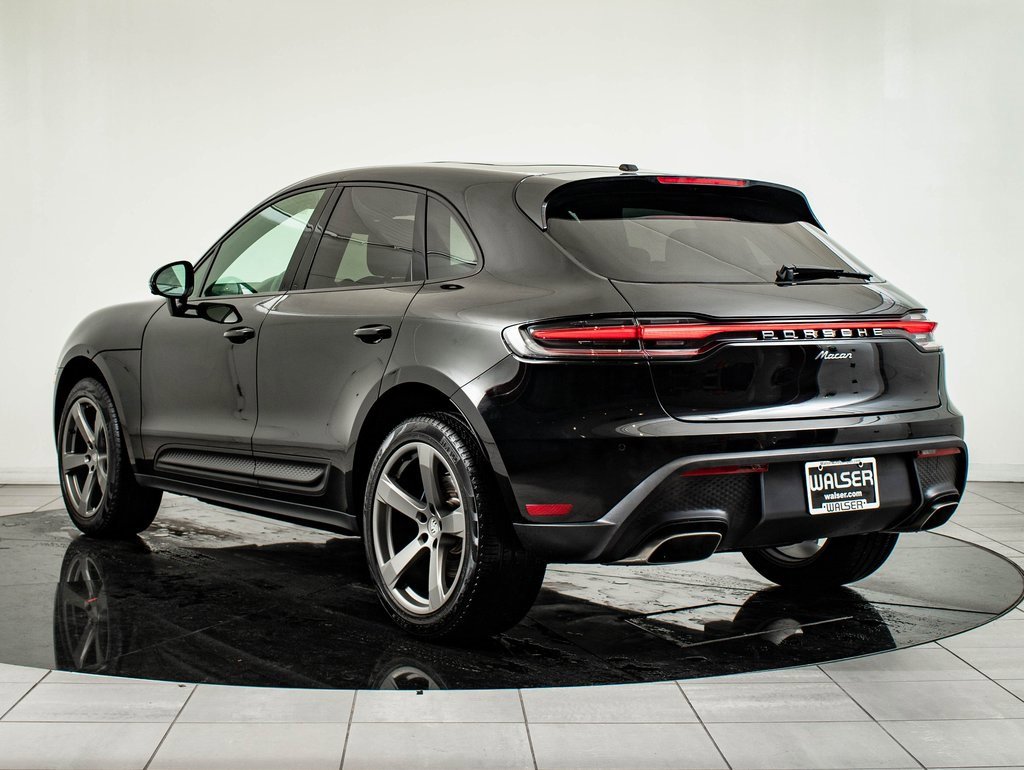 Certified 2024 Porsche Macan image 3