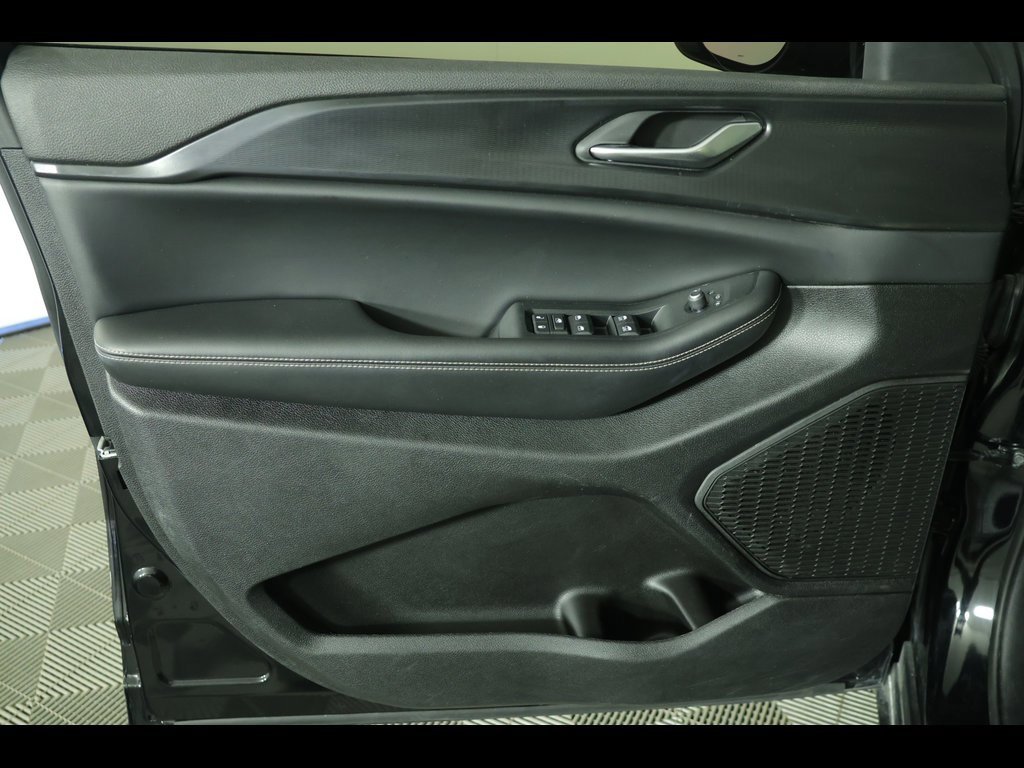 Used 2023 Jeep Grand Cherokee Altitude image 19