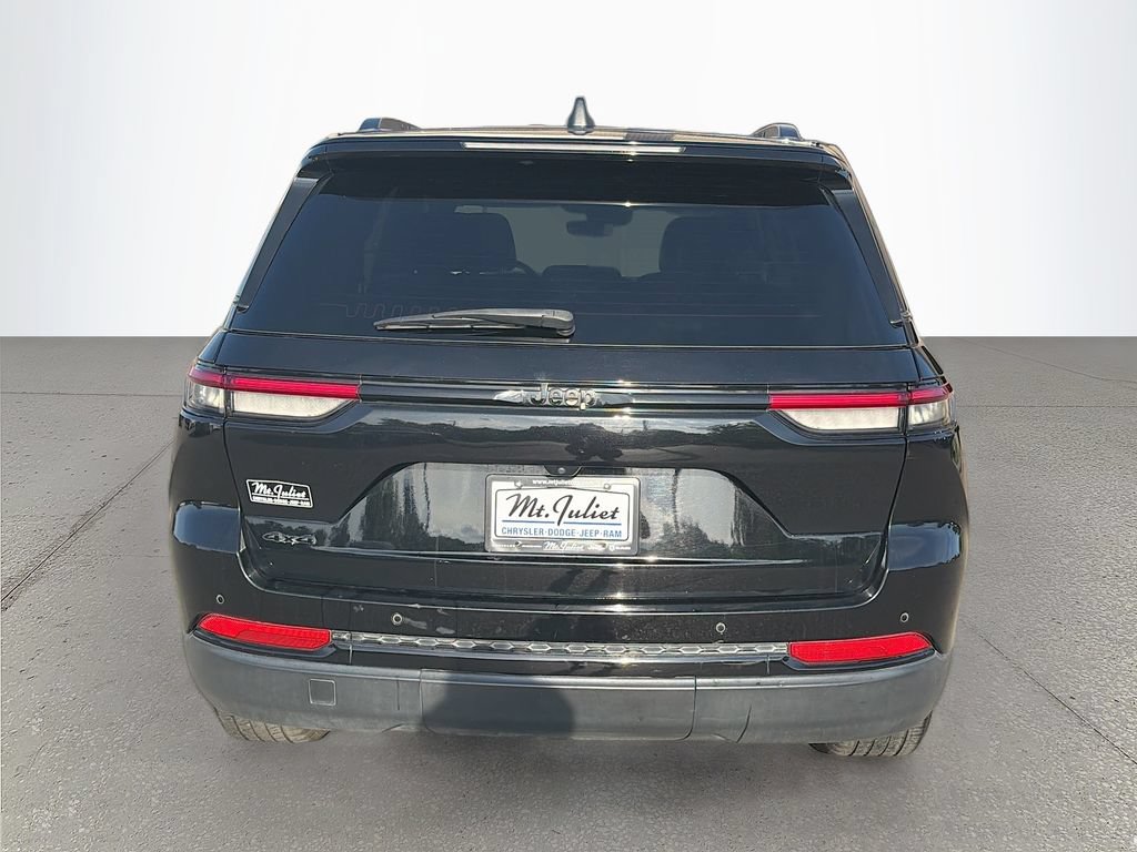 Used 2023 Jeep Grand Cherokee Altitude AWD/4WD image 5
