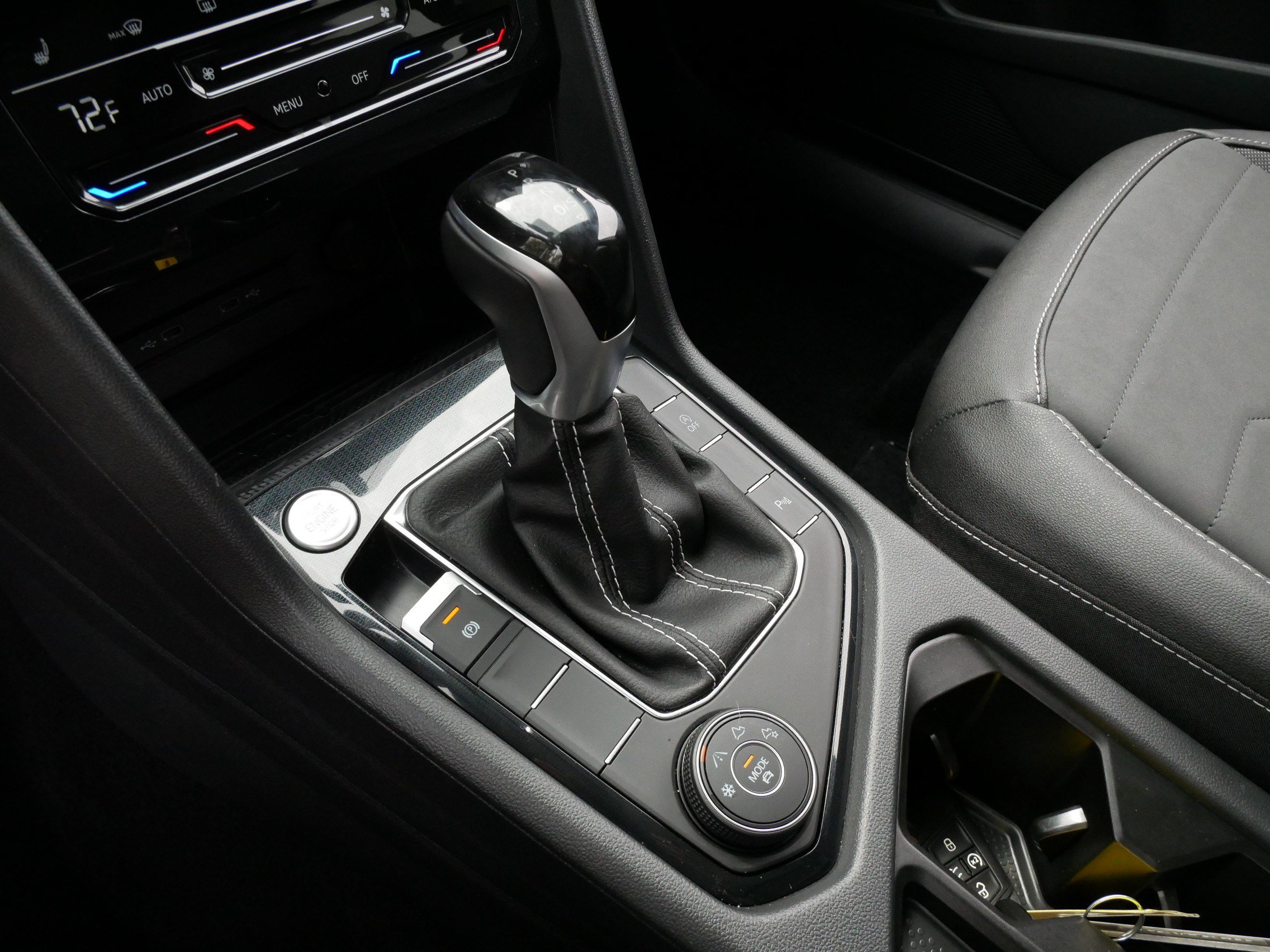 Certified 2025 Volkswagen Taos SE AWD/4WD image 24