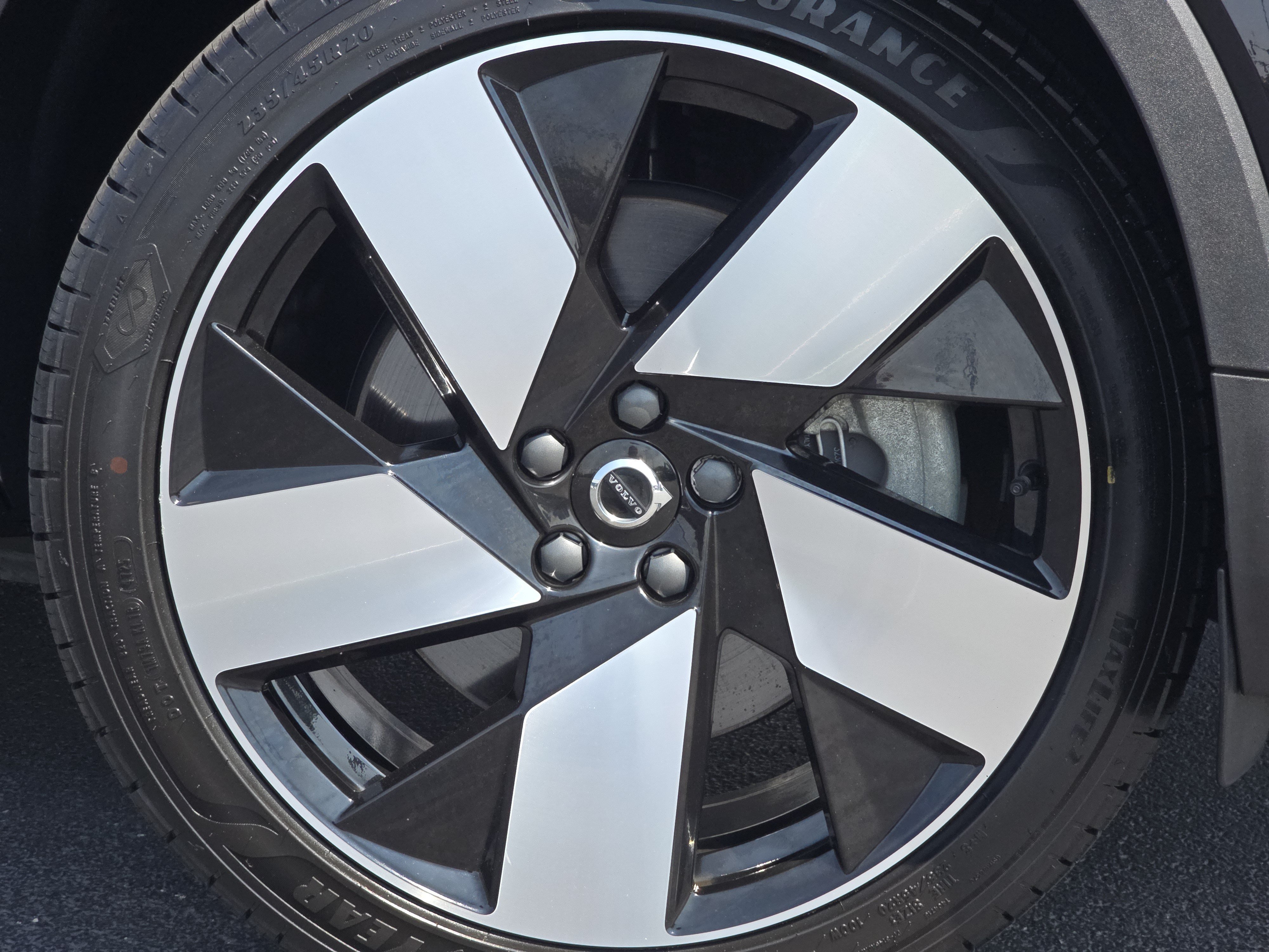 Used 2024 Volvo XC40 Recharge Plus w/ Protection Package Premier AWD/4WD image 15