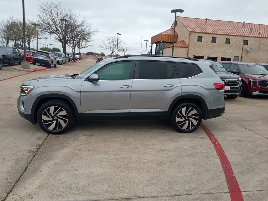 Used 2025 Volkswagen Atlas SE FWD image 4