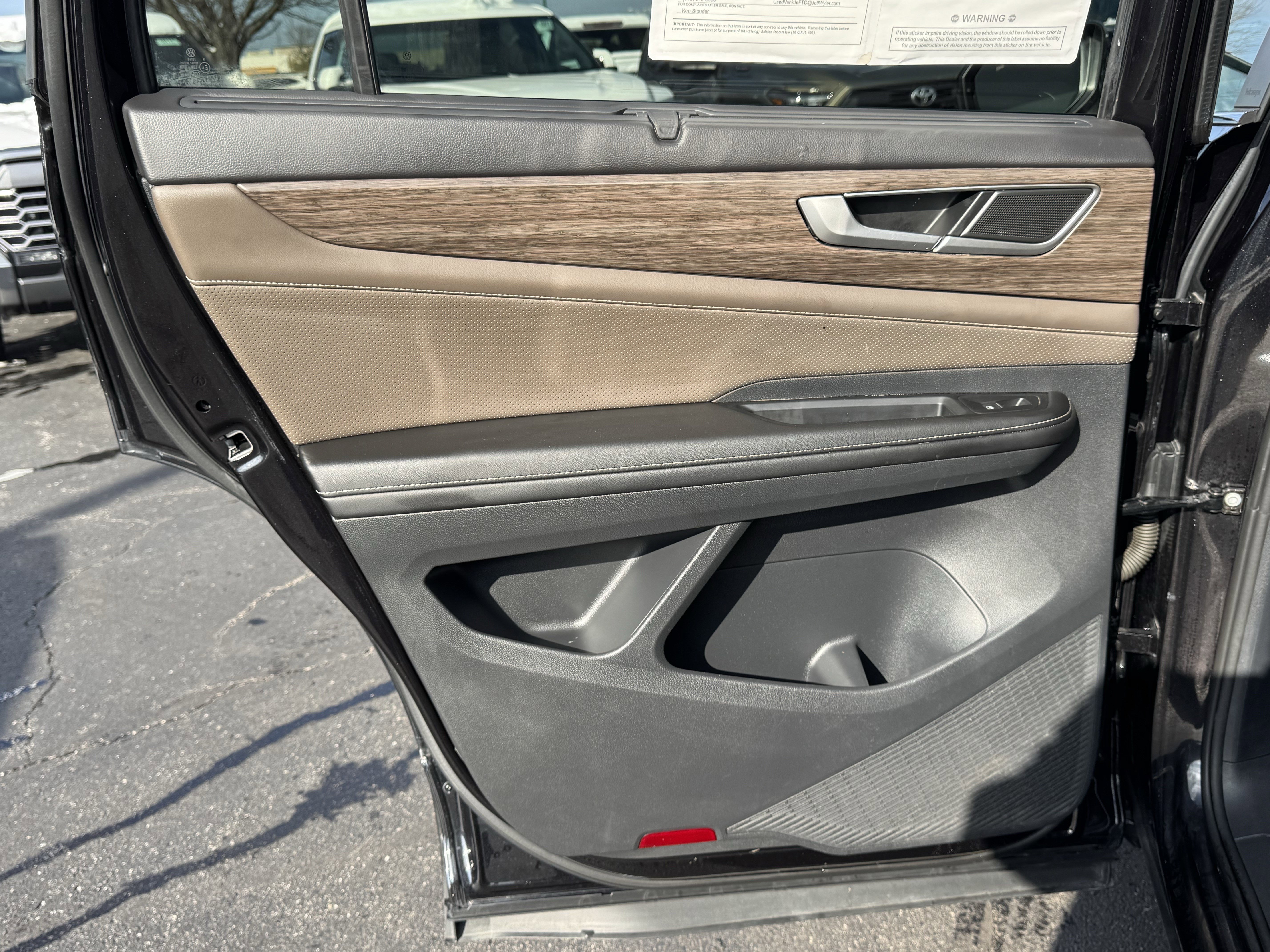 Used 2024 Volkswagen Atlas SEL image 33