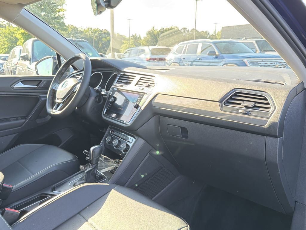 Used 2021 Volkswagen Tiguan SE w/ Panoramic Sunroof Package FWD image 20