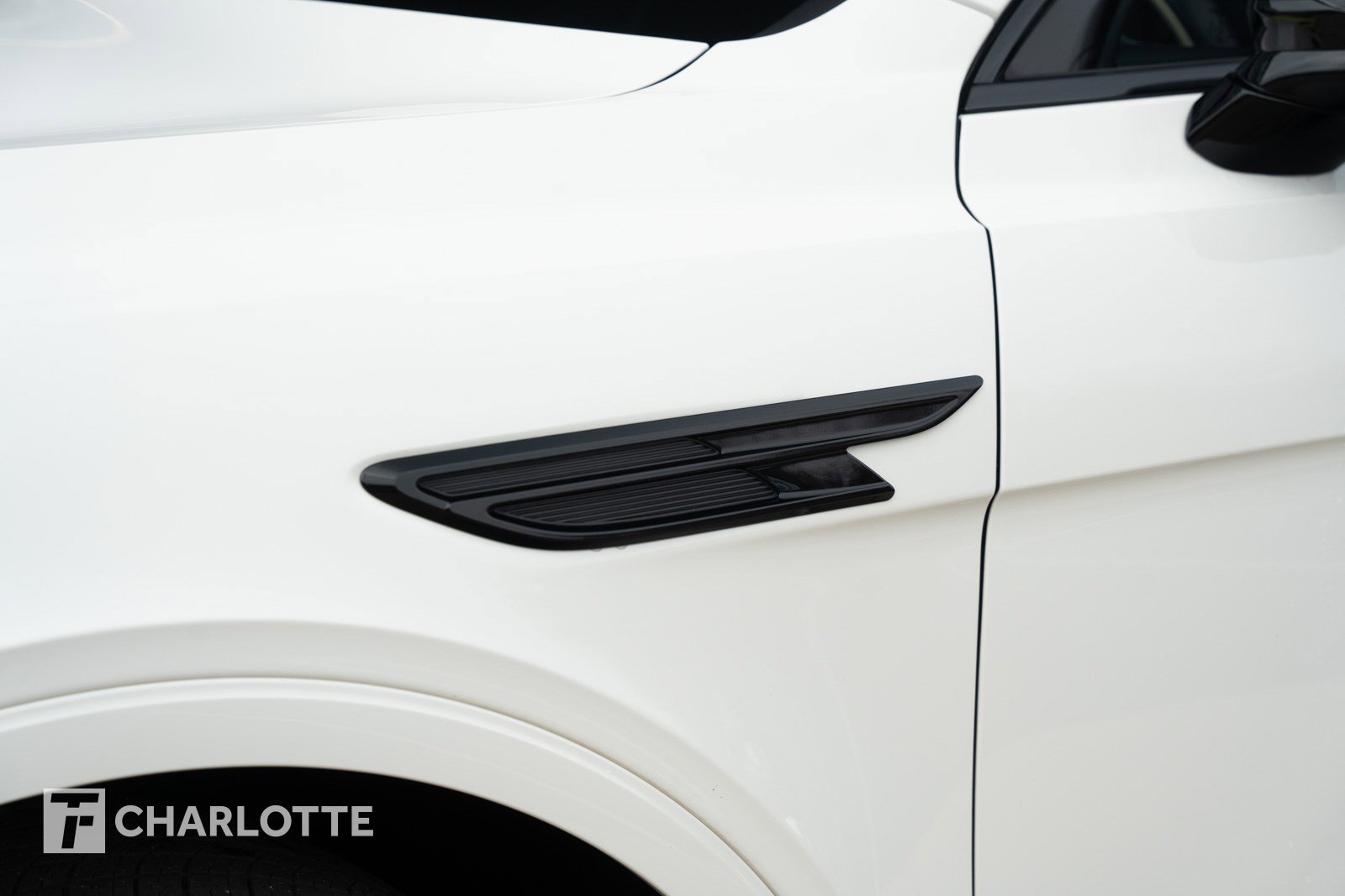 Used 2024 Bentley Bentayga image 9