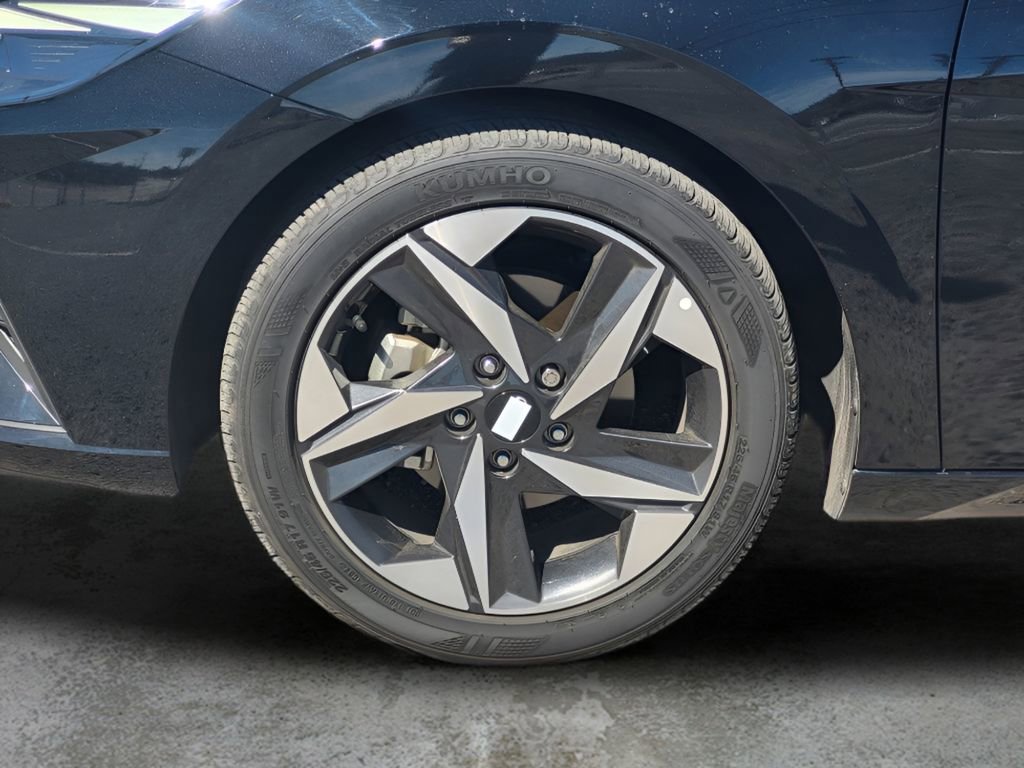 Used 2023 Hyundai Elantra SEL w/ Convenience Package image 10