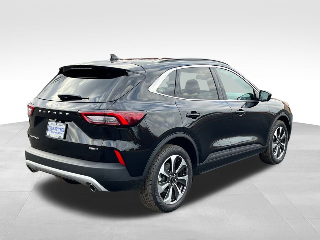 Used 2023 Ford Escape Platinum image 2