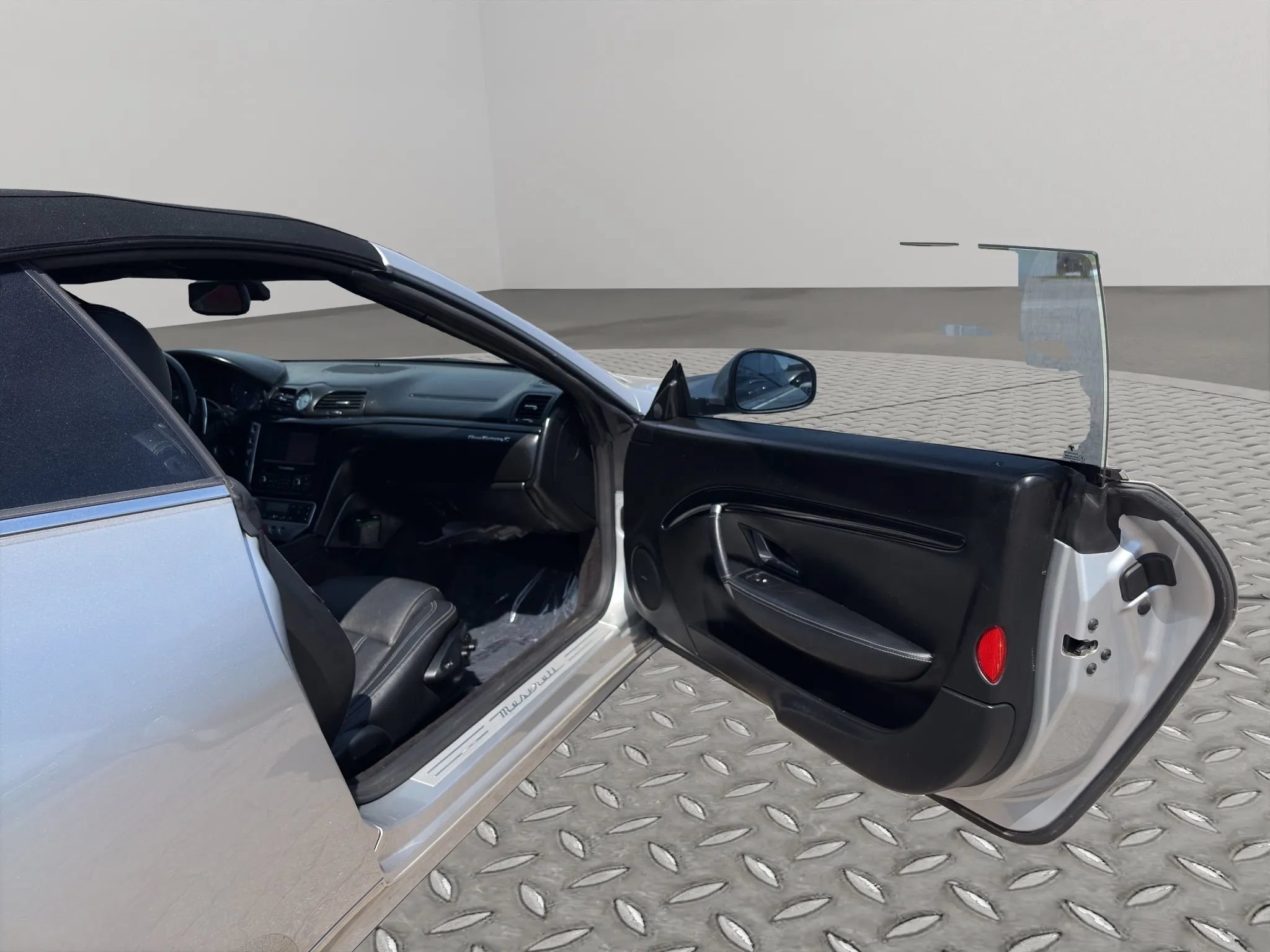 Used 2011 Maserati GranTurismo Convertible RWD image 25