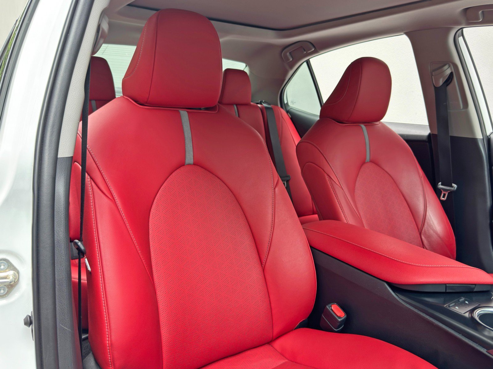Used 2019 Toyota Camry XSE FWD image 36