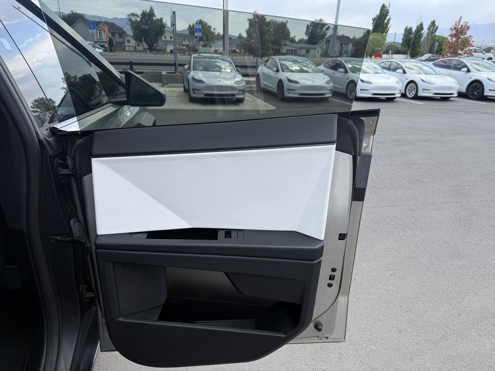 Used 2024 Tesla Cybertruck AWD Crew Cab image 18