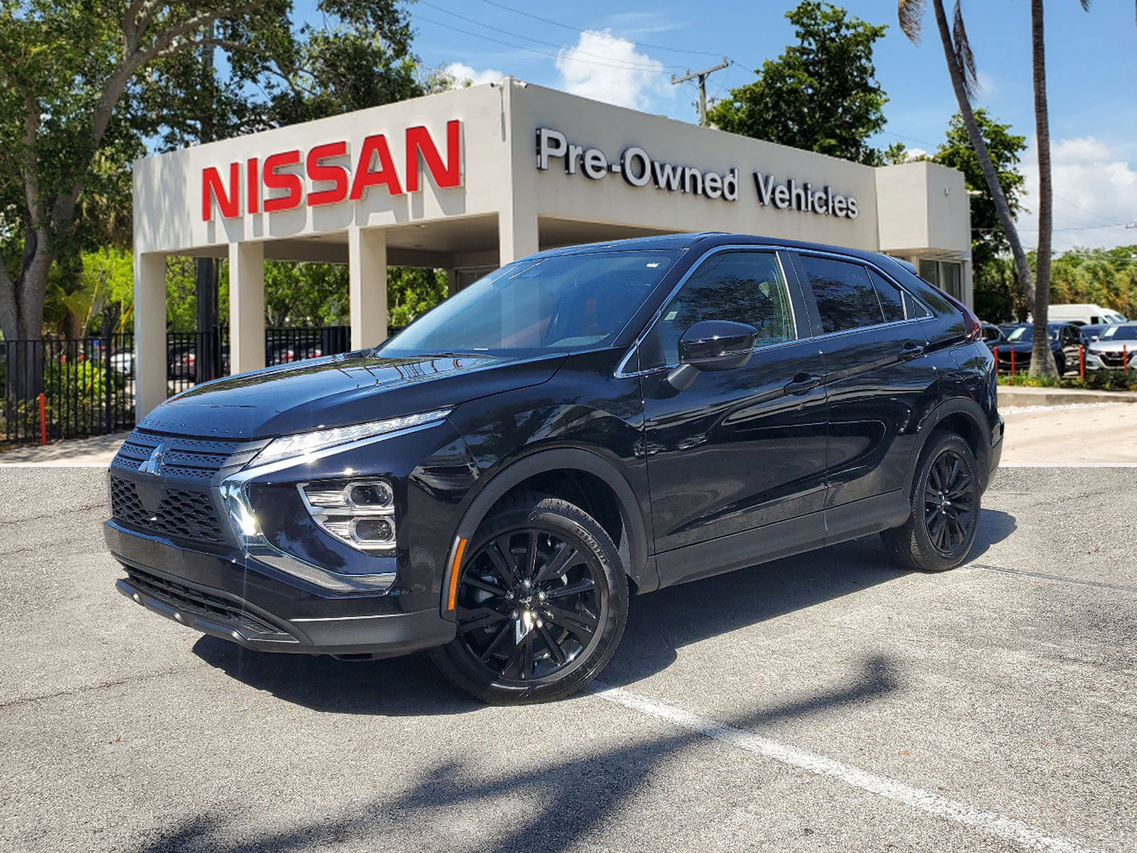 Used 2024 Mitsubishi Eclipse Cross LE image 1