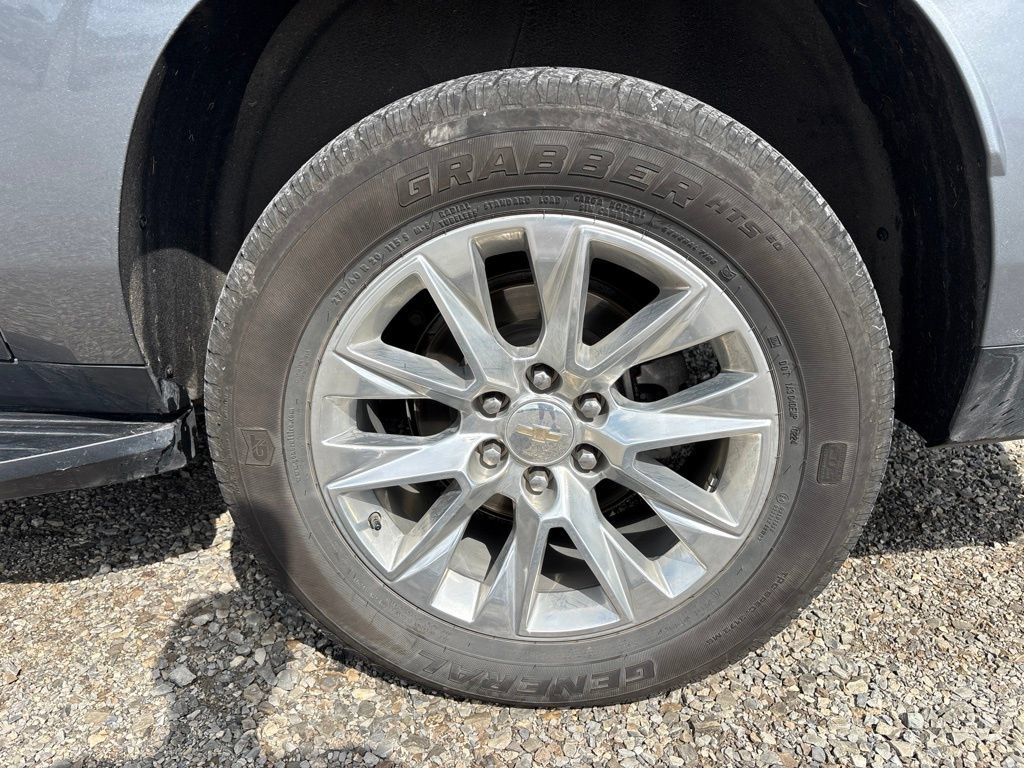 Used 2022 Chevrolet Suburban LT AWD/4WD image 5